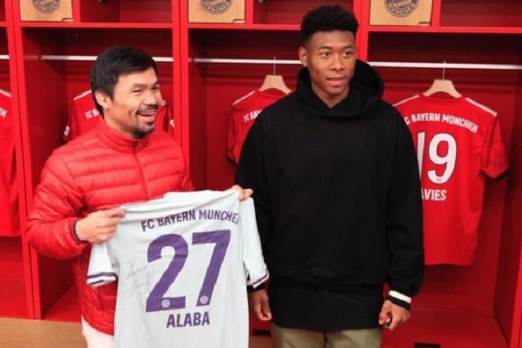 Manny Pacquiao mengunggah foto bersama bek Bayern Muenchen, David Alaba, di kamar ganti Allianz Arena melalui fitur Instagram Story, 12 Maret 2019. 