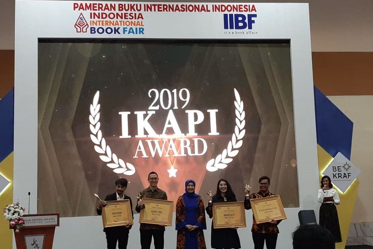 Pemberian Ikapi Award 2019 dalam pembukaan IIBF 2019 di Hall A Balai Sidang Jakarta Convention Center, Jakarta, Rabu (4/9/2019).
