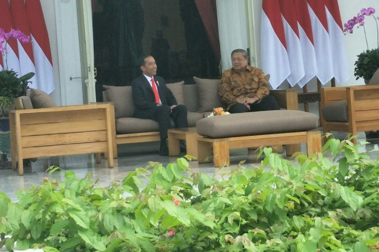 Presiden Joko Widodo bertemu Presiden keenam SBY di Istana, Jumat (27/10/2017).