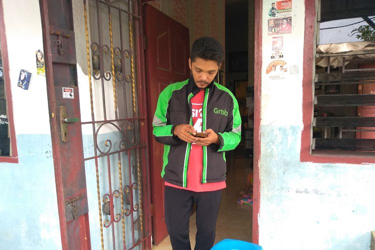 Erwin Siahaan, driver ojek online ini memperoleh suara 2.038 dan berhasil lolos menjadi anggota DPRD Kota Medan, Senin (13/5/2019). 