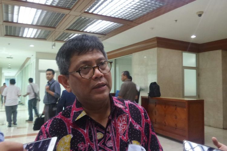 Anggota Komisi III DPR Taufiqulhadi di Kompleks Parlemen, Senayan, Jakarta, Kamis (5/10/2017).