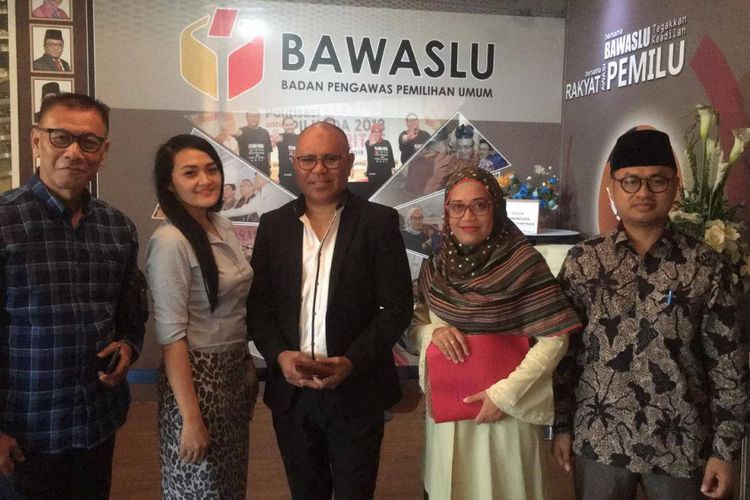 Tim Advokat Indonesia Bergerak (TAIB) melaporkan Jokowi terkait kartu pra kerja ke Bawaslu, Jakarta Pusat, Rabu (6/3/2019).