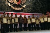 Anies Minta Donor Darah yang Dapat Satyalancana Pamerkan Lencana dari Jokowi