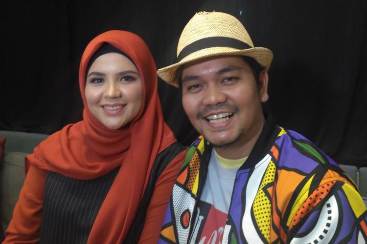 Presenter Indra Bekti dan istri Aldilla Jelita saat ditemui dalam peluncuran salah satu bisnis terbaru Indra di kawasan Menteng, Jakarta Pusat, Jumat (2/11/2018).