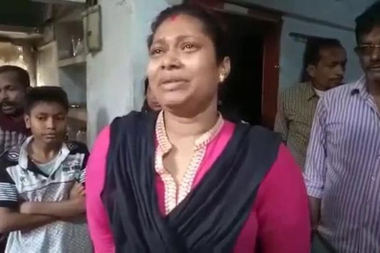 Rita Sarkar, perempuan asal West Bengal yang kehilangan ginjalnya karena dicuri sang suami demi menebus mas kawin-nya.