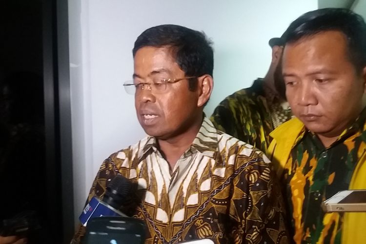 Sekretaris Jenderal DPP Partai Golkar Idrus Marham seusai menjenguk Ketua DPR RI Setya Novanto di RS Medika Permata Hijau, Jakarta Selatan, Kamis (16/11/2017).