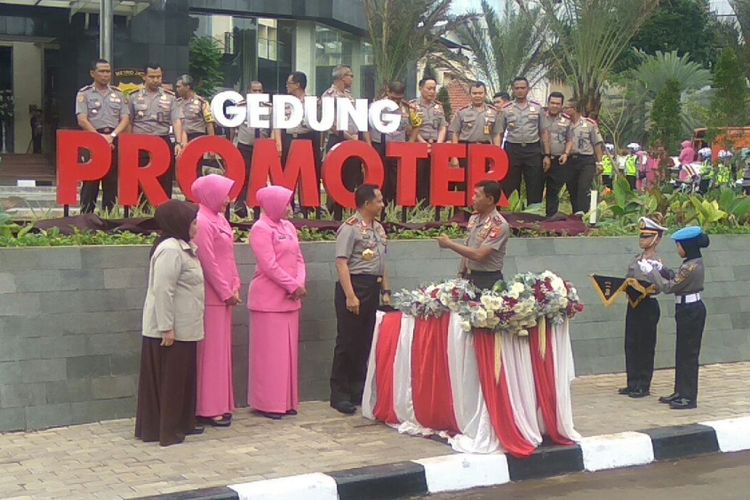 Kapolri Jenderal Tito Karnavian saat meresmikan Gedung Promoter di Mapolda Metro Jaya, Jumat (19/1/2018).
