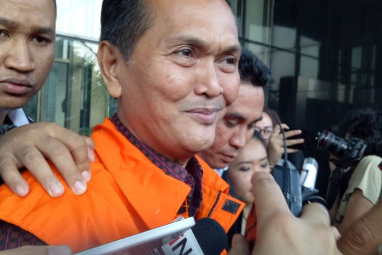Anggota DPRD Sumut periode 2009-2014 Musdalifah ditahan usai diperiksa penyidik KPK, di Gedung Merah Putih KPK, Jakarta, Senin (27/8/2018).
