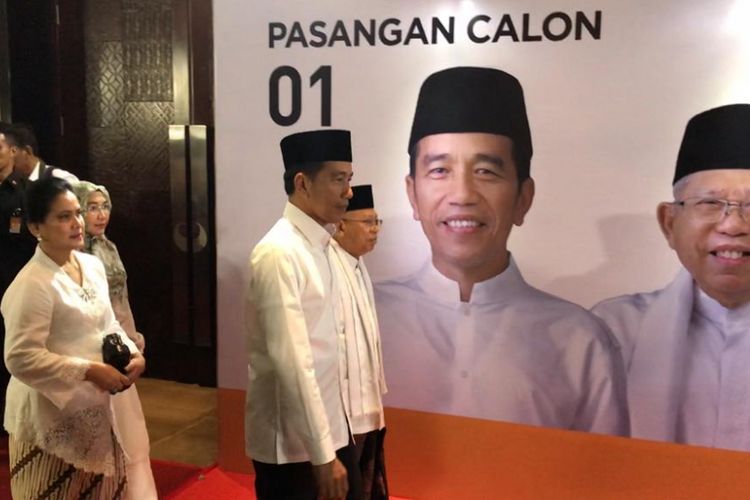 Pasangan capres cawapres nomor urut 02 saat tiba di Hotel Bidakara, tempat berlangsungnya debat capres dan cawapres, Kamis (17/1/2019)