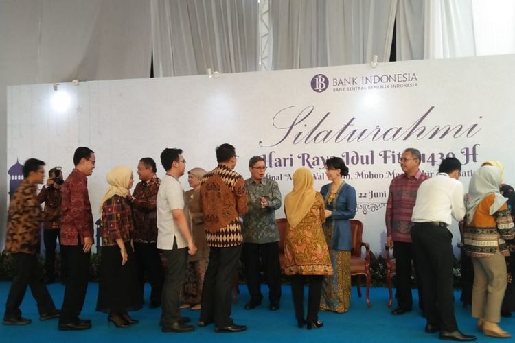 Perkuat komitmen kerja sama, BI dan OJK gelar halalbihalal bersama di Kompleks Gedung BI, Jakarta, Jumat (22/6/2018).