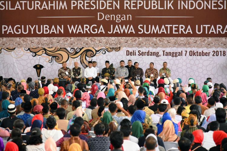 Presiden Jokowi bersilaturahmi dengan paguyuban warga Jawa di Sumut, Minggu (7/10/2018)
