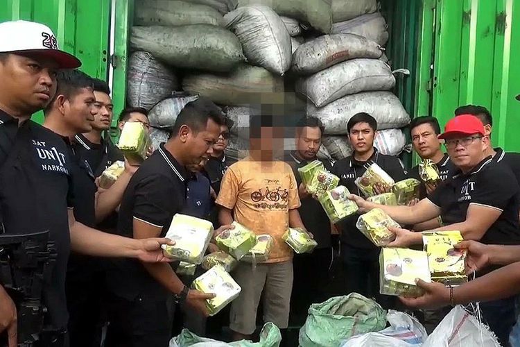 Polisi Amankan Kontainer Berisi Lima Karung Sabu-Sabu di Lampung