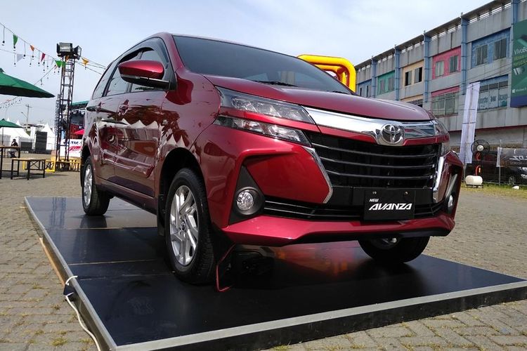 Penampilan Toyota Avanza Veloz 2019 yang dipamerkan dalam Festival Avanza Veloz Sebangsa di Medan, Sabtu (10/8/2019). Festival ini digelar hingga besok Minggu (11/82019) dan diisi dengan berbagai bazar, kuliner, permainan anak dan lainnya.