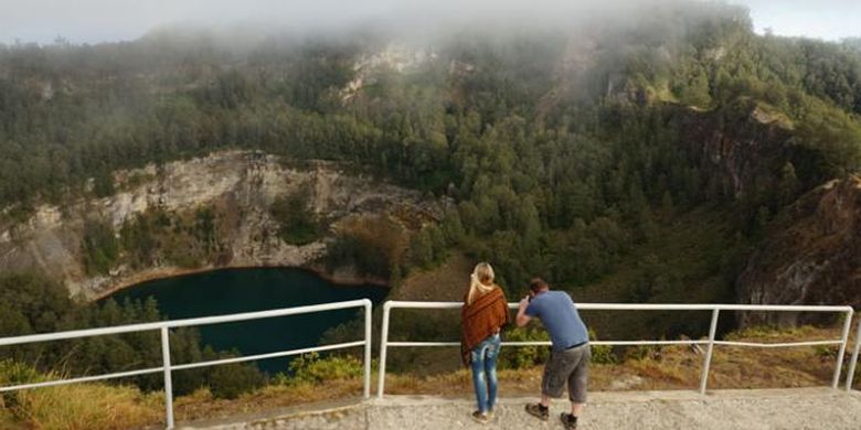 Danau Kelimutu di Kabupaten Ende, Nusa Tenggara Timur, Selasa (2/6/2015).