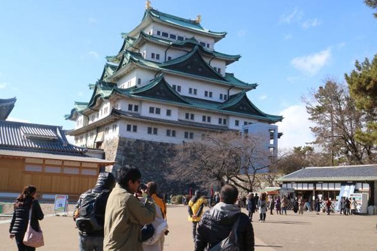 Istana Nagoya di Prefektur Aichi, Jepang, salah satu destinasi wisata sejarah yang banyak dikunjungi wisatawan baik domestik maupun mancanegara. Foto diambil pada Senin (13/2/2017).