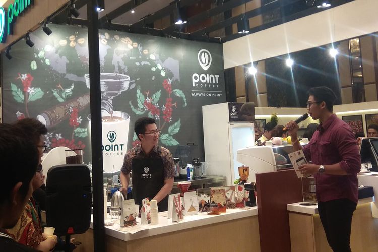 Salah satu demo yang diadakan stand yang berada di Jakarta Coffee Week 2019