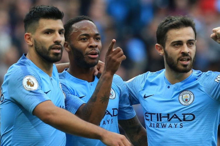 Trio pemain Manchester City: Sergio Aguero, Raheem Sterling, dan Bernardo Silva, merayakan gol ke gawang Brighton dalam laga Liga Inggris, 29 September 2018 di Stadion Etihad, Manchester.