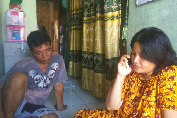Orangtua bayi Tiara Debora, Henny Silalahi dan suaminya Rudianto Simanjorang di rumah mereka di Jalan H Jaung, Benda, Tangerang, Sabtu (9/9/2017).