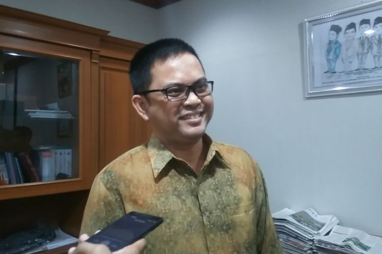 Komisioner Komisi Pemilihan Umum Viryan Azis di ruang kerjanya, KPU Pusat, Jl Imam Bonjol, Jakarta, Selasa (17/10/2017).