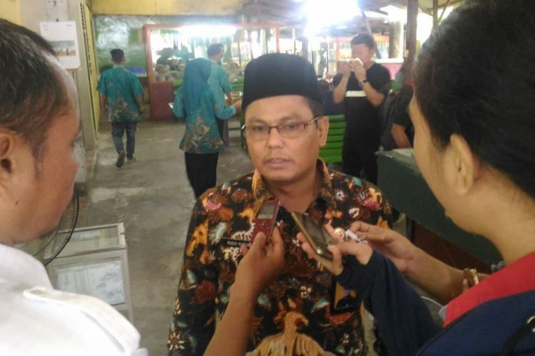 Ketua Bawaslu Riau Rusidi Rusdan saat diwawancarai wartawan di Pekanbaru, Riau, Rabu (27/6/2018)