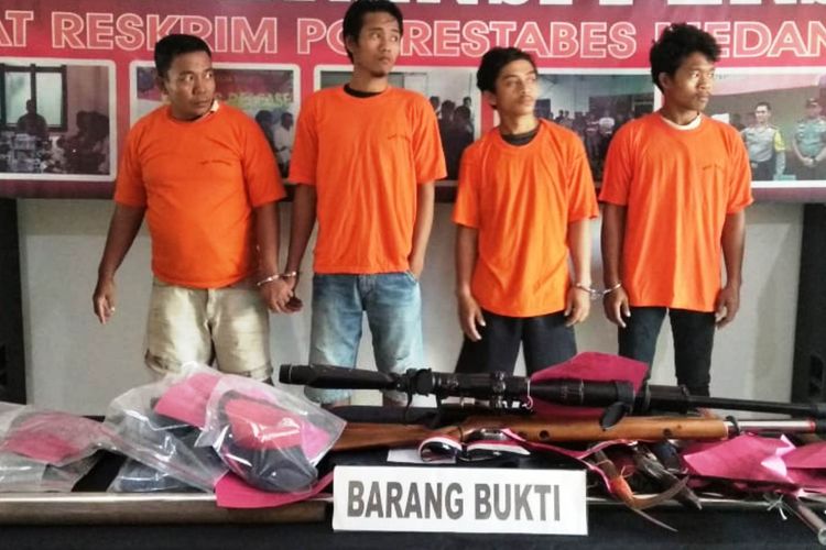 Empat pelaku dugaan pengeroyokan dan penganiayaan yang menyebabkan tewasnya satu anggota OKP di Medan, (5/2/2019)