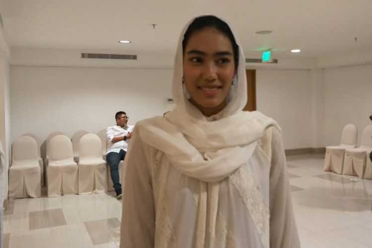 Alika Islamadina saat ditemui usai jumpa pers peluncuran klip video Cahaya Dalam Sunyi di kawasan kuningan,  Jakarta Selatan, Rabu (6/6/2018).