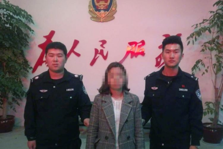 Seorang perempuan di China ditahan selama 10 hari karena mengarang cerita penculikan dirinya untuk membuktikan perasaan cinta sang kekasih.