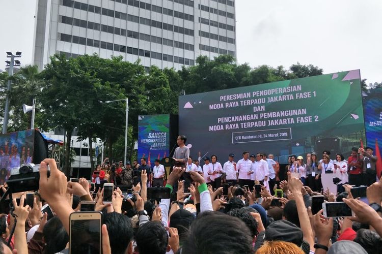 Presiden Joko Widodo (Jokowi) meresmikan MRT Jakarta fase 1 di kawasan Bundaran Hotel Indonesia (HI), Jakarta Pusat, Minggu (24/3/2019).