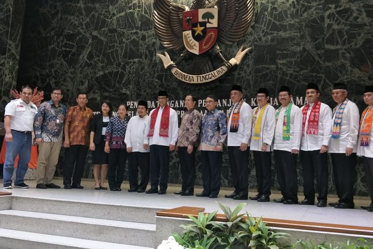 Pemprov DKI Jakarta menandatangani perjanjian kerja sama bersama stakeholders untuk menggelar program Dapur Kurban dalam rangka Idul Adha 1440 Hijriah di Balai Kota DKI Jakarta, Jalan Medan Merdeka Selatan, Jumat (9/8/2019).