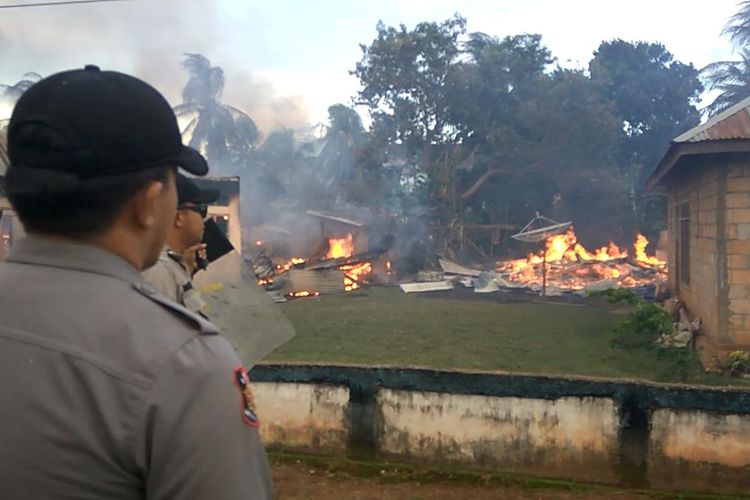 Kapolda Sulawesi Tenggara, Brigjend Pol Iriyanto meminta agar pelaku pembakaran 87 rumah warga desa Gunung Jaya agar menyerahkan diri kepada pihak yang berwajib. Bila tidak menyerahkan diri,  polisi akan segera mengambil tindakan tegas terhadap pelaku pembakaran rumah warga  di  kecamatan Siotapina, Kabupaten Buton. 
