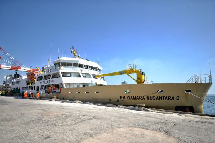 Kapal Tol Laut di  Pelabuhan Tenau, Kupang, NTT, Rabu (21/8/2019). 