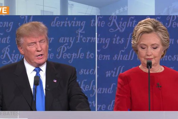 Donald Trump dan Hillary Clinton dalam acara debat pertama Pilpres AS di New York, Selasa (27/9/2016) WIB.