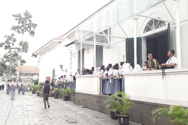 Siswa - siswi sekolah ramai mengunjungi museum-museum yang digratiskan oleh Dinas Pariwisata dan Kebudayaan Pemprov DKI Jakarta pada Selasa (26/6/2018).