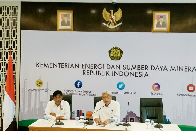 Konferensi pers Direktur Jendral (Dirjen) Mineral dan Batubara, Kementerian Energi dan Sumber Daya Mineral (ESDM) Bambang Gatot Ariyono di Kantor Pusat Kementerian ESDM, Jakarta, Kamis (11/1/2018).