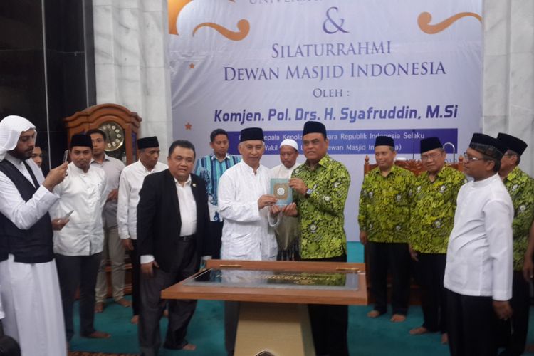 Wakil Ketua Dewan Masjid Indonesia (DMI) yang juga Wakil Kepala Polri Komjen Pol Syafruddin saat meresmikan Masjid Raden Patah Universitas Brawijaya, Malang, Jumat (6/4/2018)