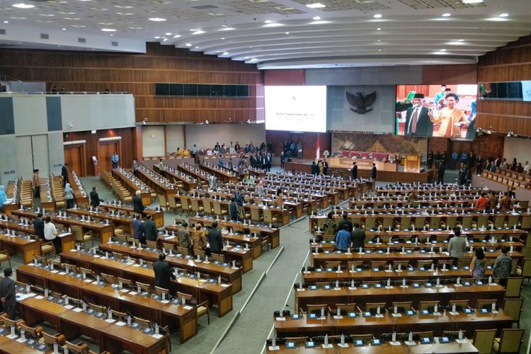 Suasana Rapat Paripurna ke 10 Masa Persidangan II, di Kompleks Parlemen Senayan, Jakarta, Kamis (13/12/2018).