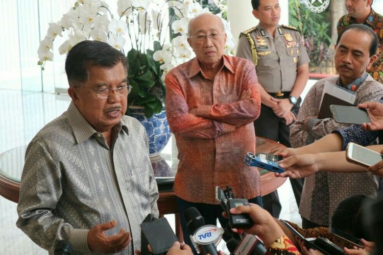 Wakil Presiden RI Jusuf Kalla ketika ditemui di kantor Wakil Presiden RI, Jakarta, Selasa (13/2/2018).