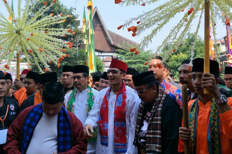 Wakil Gubernur DKI Jakarta Sandiaga Uno menghadiri Lebaran Betawi 2018 di Perkampungan Budaya Betawi Setu Babakan, Sabtu (28/7/2018). 