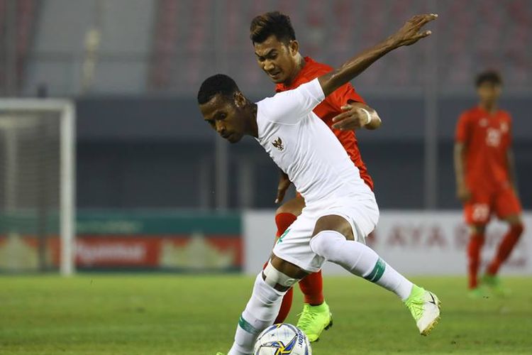Aksi bek timnas Indonesia, Ruben Sanadi, saat tampil dalam uji coba melawan Myanmar di Stadion Mandala Thiri, Mandalay, Myanmar, Senin (25/3/2019). 