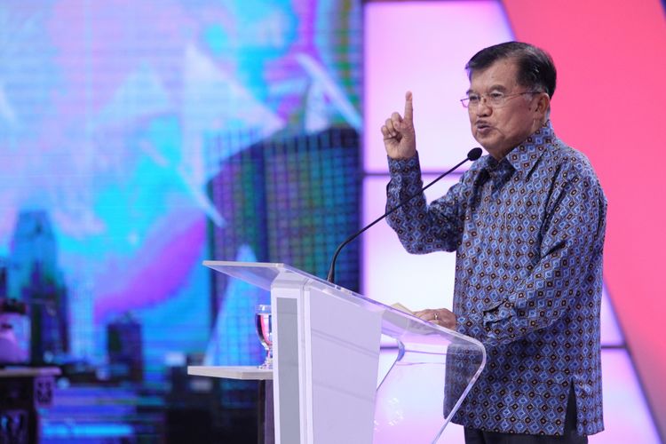 Wakil Presiden Jusuf Kalla memberikan sambutan saat acara peresmian Menara Kompas, gedung baru Kompas Gramedia, di Palmerah, Jakarta Pusat, Kamis (26/4/2018). Peresmian Menara Kompas ditandai dengan pengetikan kata Kompas menggunakan mesin ketik bersejarah oleh Wapres.



