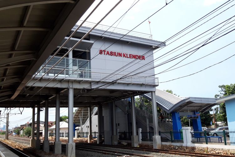 Stasiun Klender di Jakarta Timur kini berbentuk bangunan dua lantai. Foto diambil  Jumat (10/1/2019)