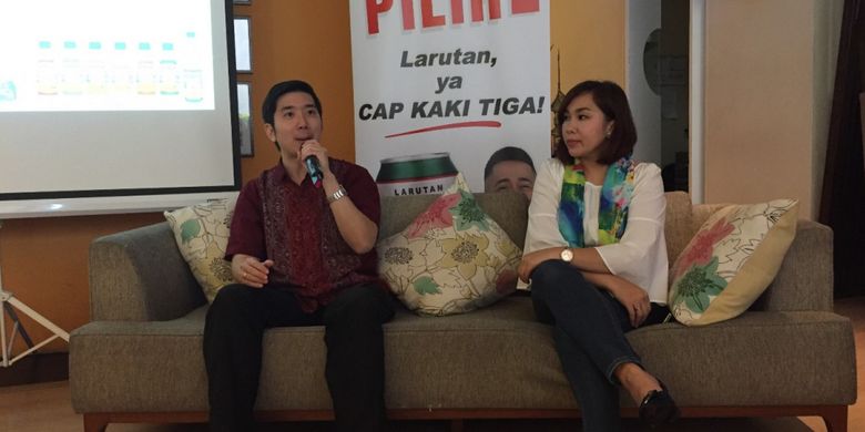 Dr.Laurentius Aswin Pramono, Sp.PD (kiri) dan Yuna Eka Kristina, Senior PR Manager PT Kino Indonesia Tbk (kanan).