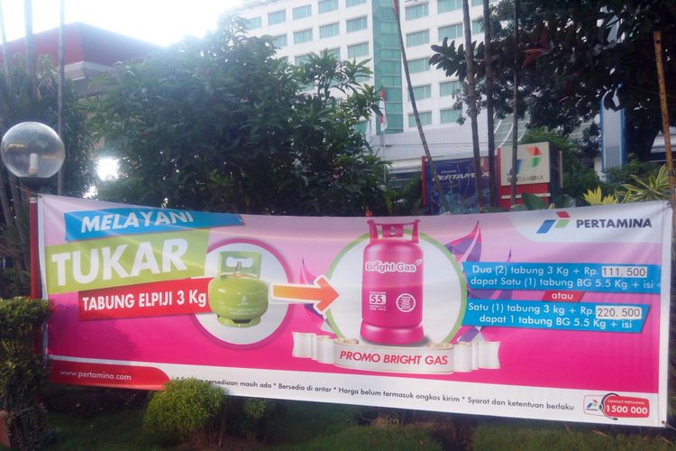 SPBU COCO Yos Sudarso membuka layanan program promo trade in atau penukaran LPG 3 kilogram dengan Bright Gas 5,5 kilogram untuk masyarakat Sumatera Utara, Rabu (22/11/2017)