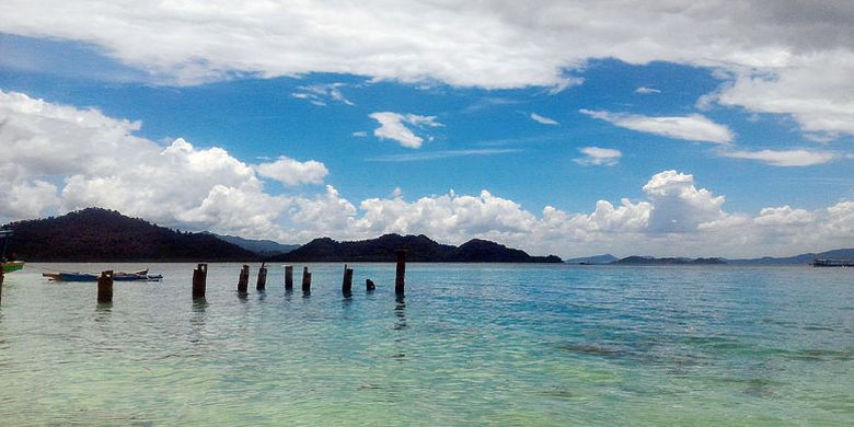 Lanskap Pulau Pahawang dilihat dari Pulau Kelagian Lunik. 
