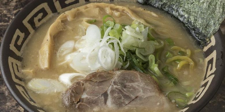 Ramen Tori-paitan Shoyu. Lezat dan kentalnya kuah tidak disangka hanya diambil dari kaldu ayam saja. 