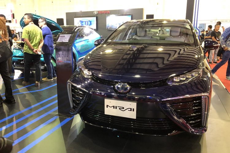 Toyota ikut serta dalam ajang Indonesia Electric Motor Show (IEMS) 2019