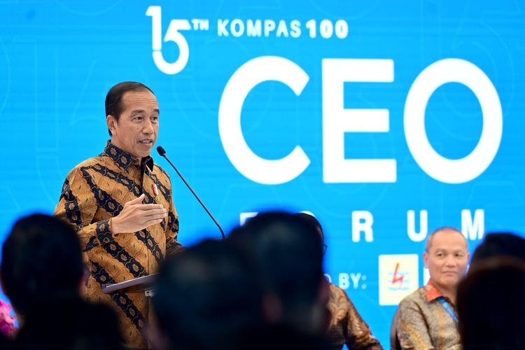 Presiden Indonesia 2014-2024, Joko Widodo, berbicara di KOMPAS100 CEO Forum, Ibu Kota Nusantara, Jumat (14/10/2024).
