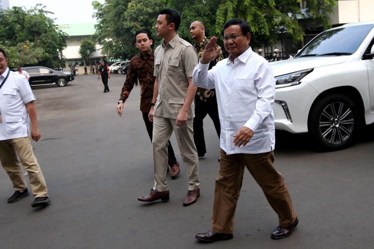 Bakal calon presiden, Prabowo Subianto tiba di  RSPAD Gatot Soebroto, Jakarta untuk menjalani tes kesehatan, Senin (13/8/2018). Tes kesehatan sebagai salah satu syarat menjadi calon presiden dan wakil presiden.