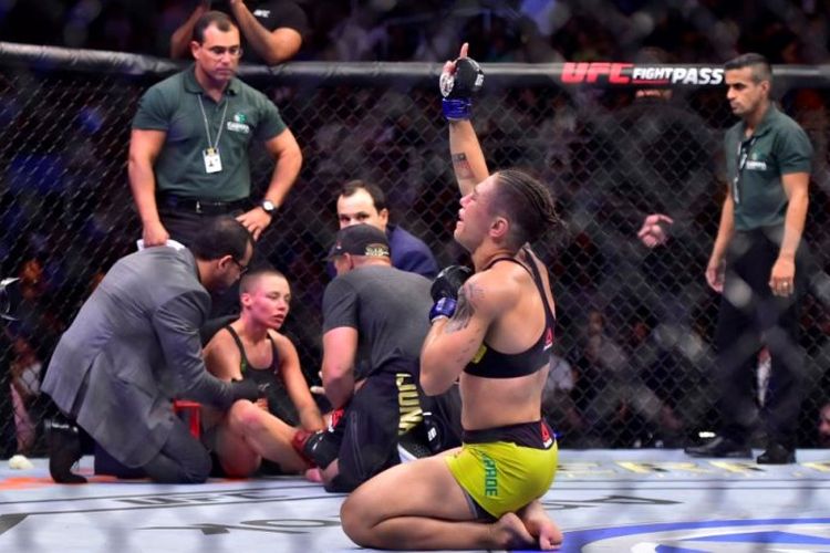 Rose Namajunas saat dikalahkan Jessica Andrade pada UFC 237