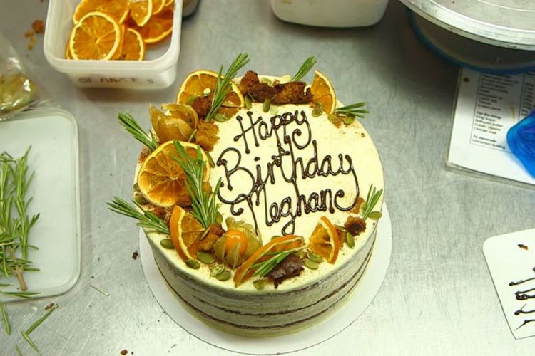 Ketika sampai pada hari ulang tahun Meghan, Luminary Bakery membuatkan sebuah cake wortel yang dihiasi dengan tulisan Happy Birthday Meghan di atasnya.